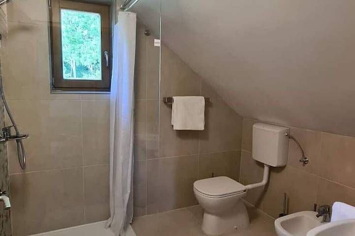 House on the edge of the Gacka Forest in Prozor, Condado de Lika-Senj