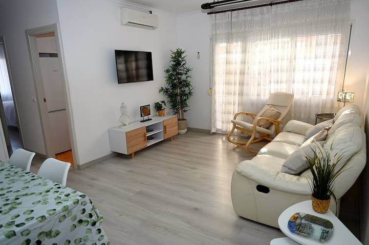Ferienwohnung für 5 Personen, mit Balkon in Badalona