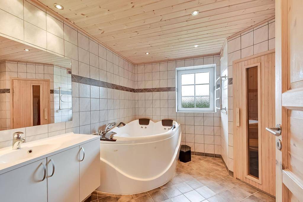 1038 in Humlum, Struer