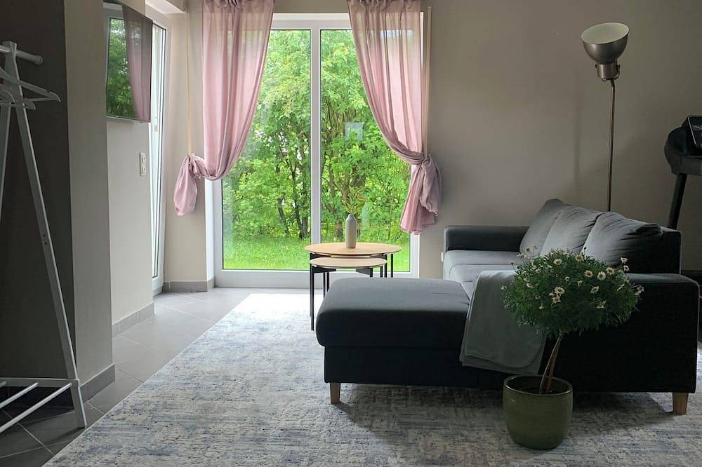 Ganze Wohnung, Top Lage! Apartment am Fuße der Rhön, Wald vor der Tür. Haustierfreundlich! in Dipperz, Rhön-Hessen