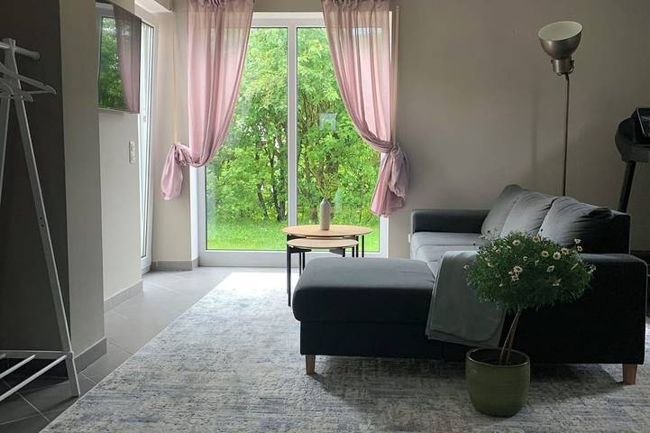 Ganze Wohnung, Top Lage! Apartment am Fuße der Rhön, Wald vor der Tür. Haustierfreundlich! in Dipperz, Rhön-Hessen