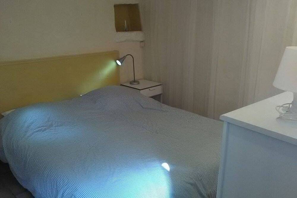 Près d'Uzès, chambre avec patio dans maison de charme in Fontarèches, Région de Nîmes