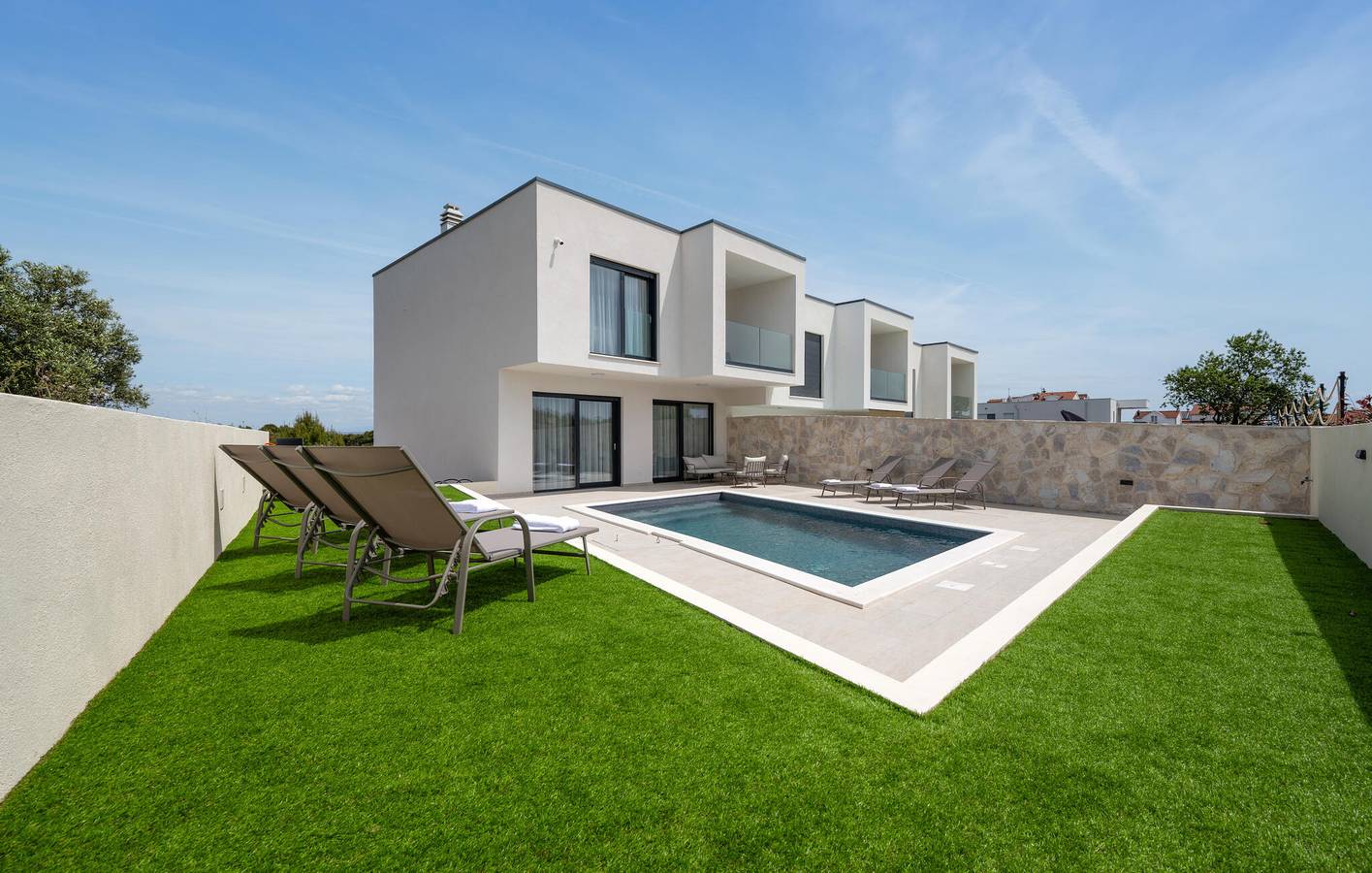 Geräumige 150 m² große Wohnung mit Pool, WLAN und Zugang zum Strand – 1,5 km entfernt in Vodice, Šibenik-Knin