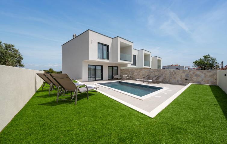 Geräumige 150 m² große Wohnung mit Pool, WLAN und Zugang zum Strand – 1,5 km entfernt in Vodice, Šibenik-Knin