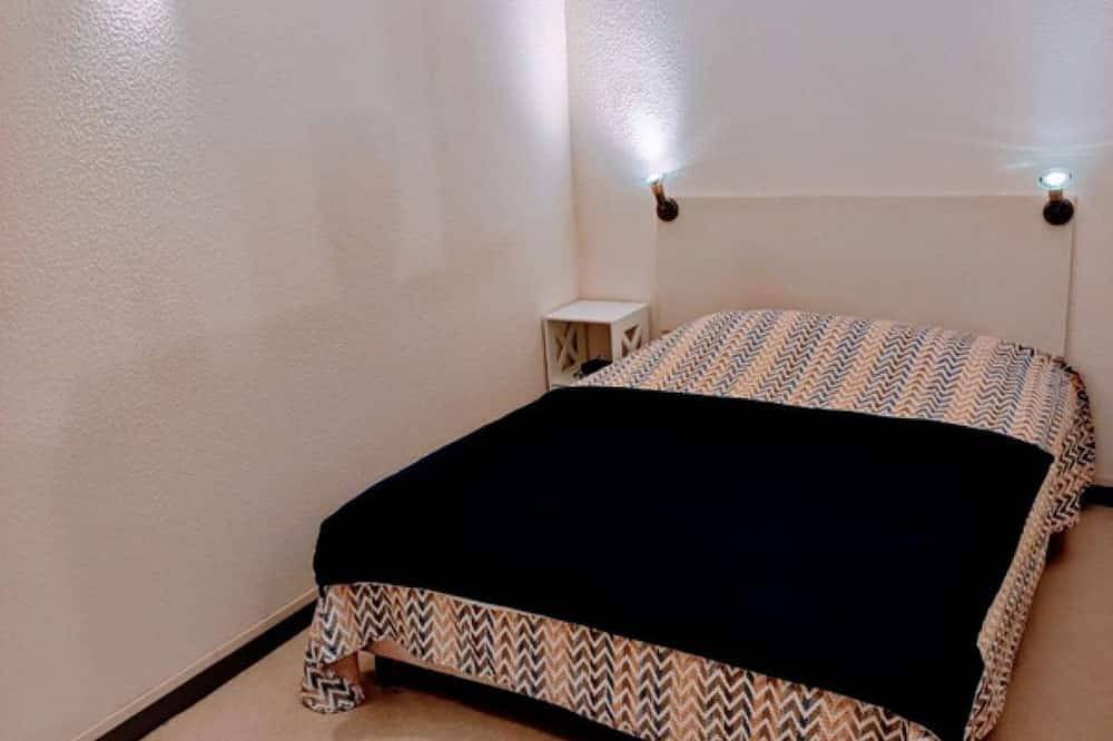 Entire apartment, Large Studio Balcony Private Parking 2/3 persons Aulus les Bains 10 kms from Guzet in Aulus-les-Bains, Parc naturel régional des Pyrénées ariégeoises