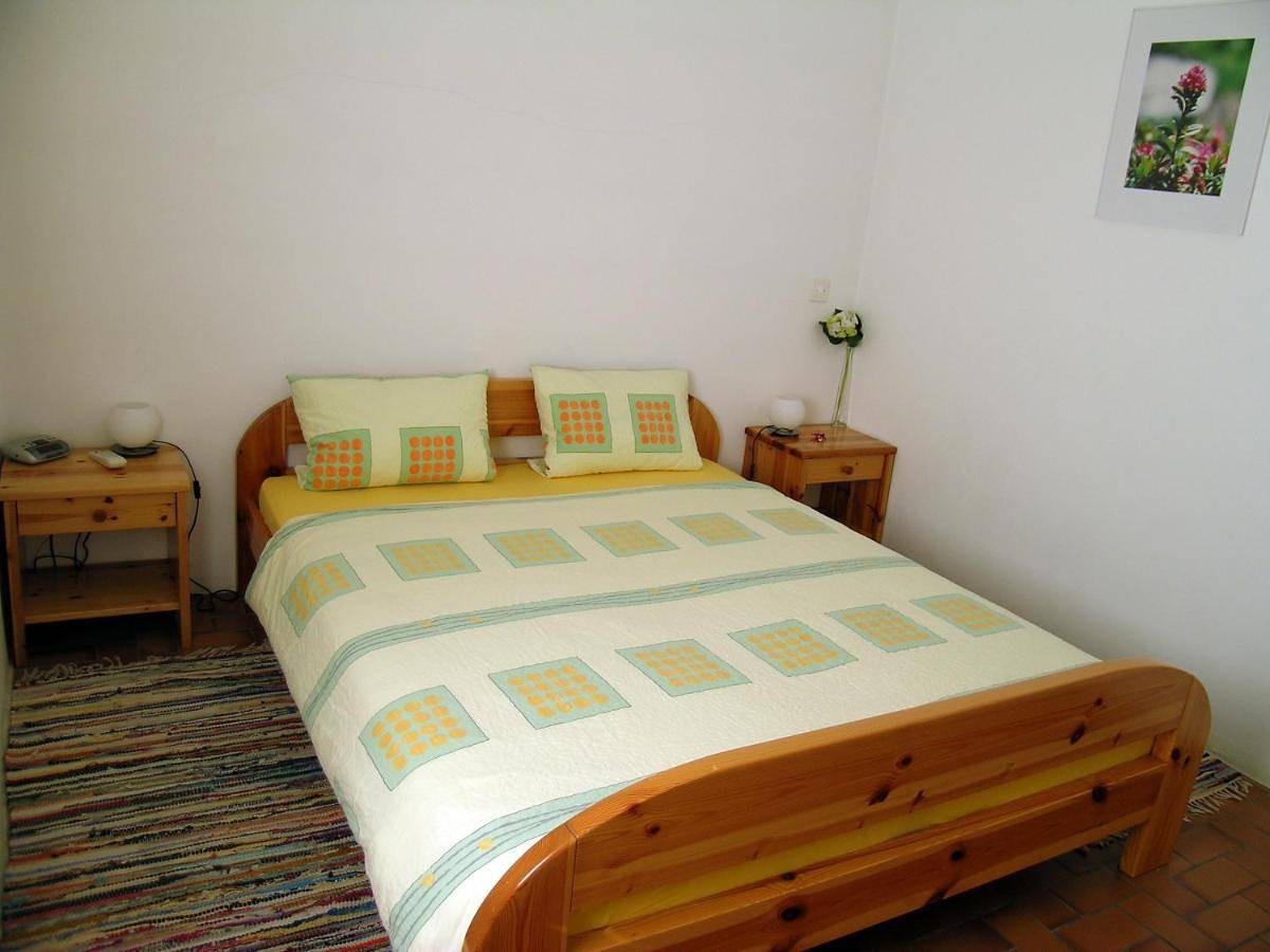 Double Room in Gordola, Tessiner Alpen