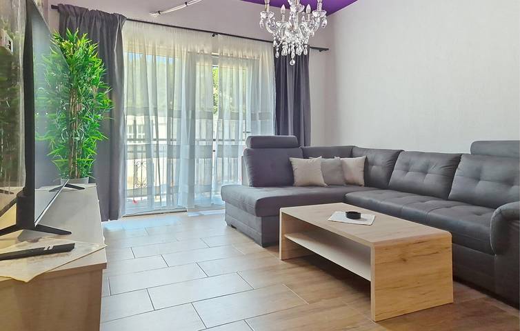 Ferienwohnung für 7 Personen, mit Terrasse in Obrovac - 2