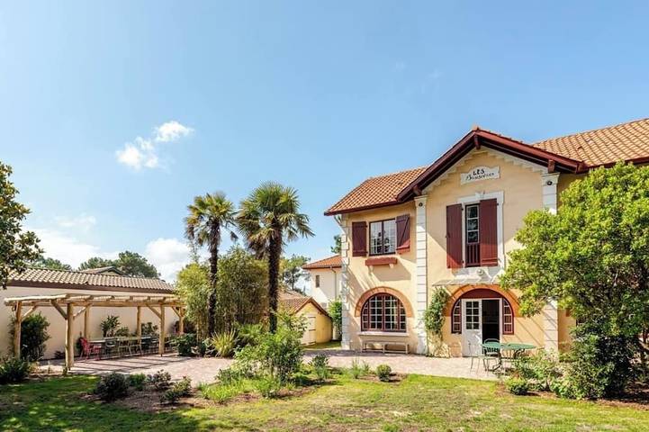 Holiday rental for 10 people, with garden and terrace in Capbreton