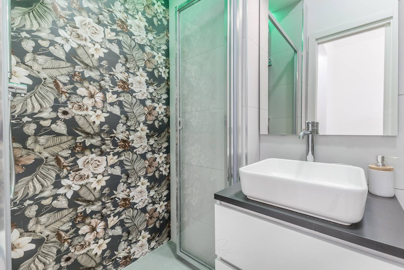 Chambre 'Gordiani Guest House - Grey' avec Wi-Fi et climatisation in Rome, Province de Rome