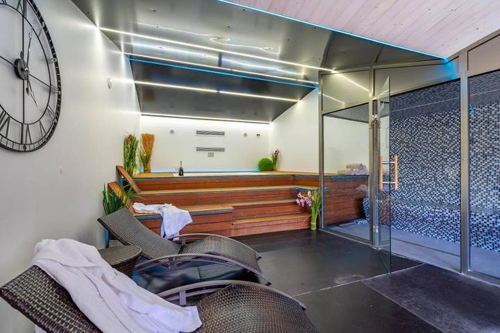 Hôtel pour 2 personnes, avec jacuzzi et jardin ainsi que sauna et piscine, animaux acceptés dans Plage Du Gros Jonc Le Bois Plage En Re - 4