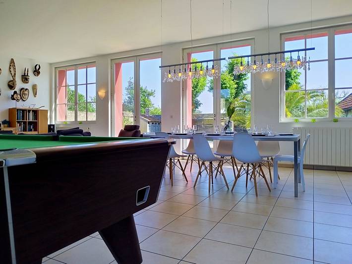 Location de vacances pour 10 personnes, avec terrasse et jardin, animaux acceptés à Ver-sur-Mer - 3