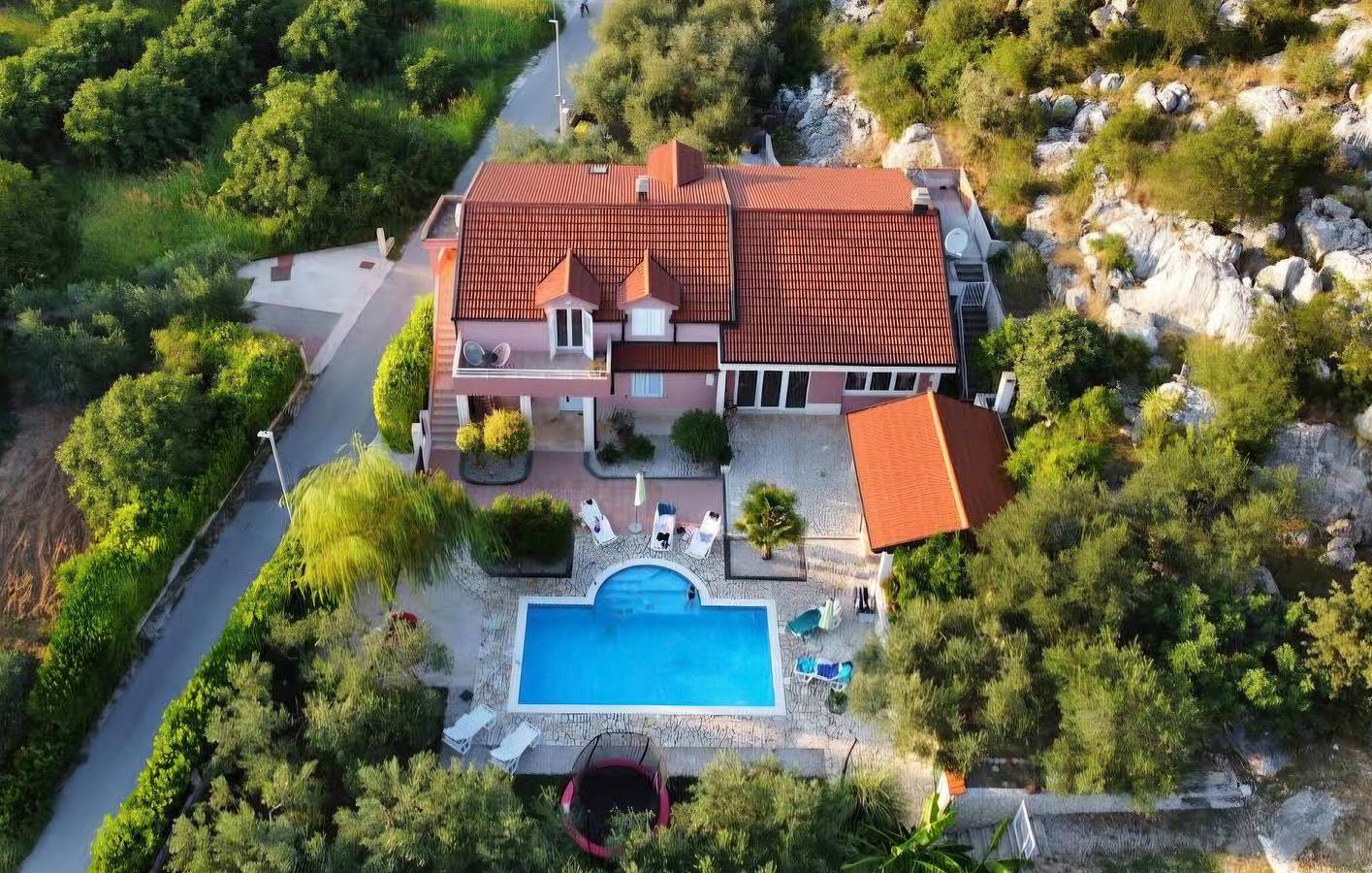 Geräumige Unterkunft, 2 km von Ploče entfernt: Pool, Terrasse und Parkplatz inklusive in Ploce, Dubrovnik-Neretva
