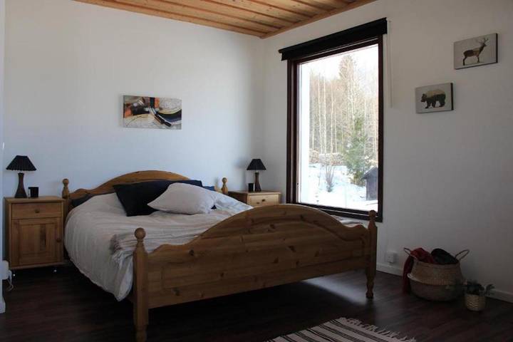 Rotes Ferienhaus mit Panoramablick über den See in Falun, Dalarna