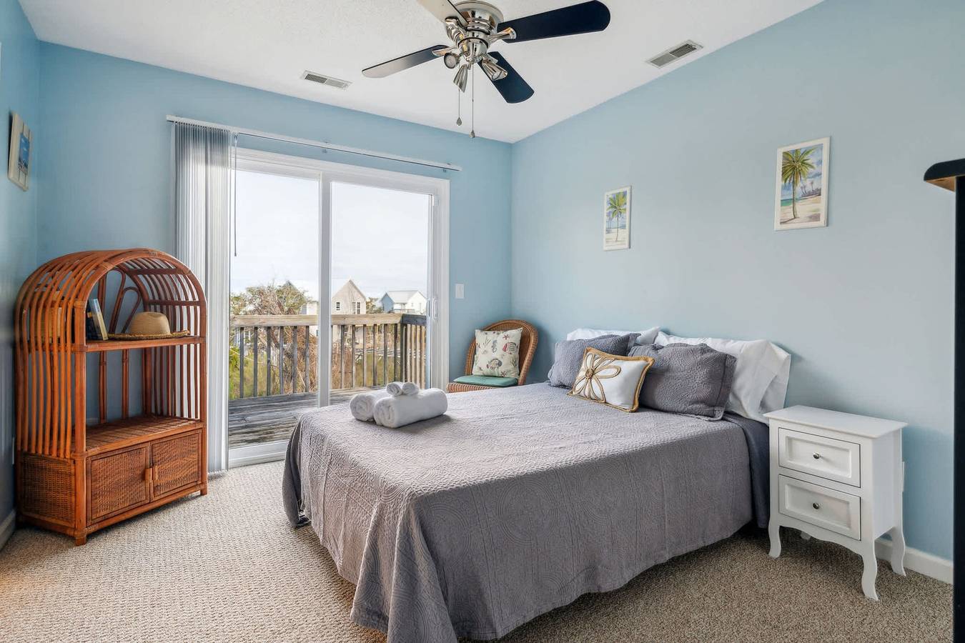 Walk to Beach, Private Deck, Family Fun in Surf City, Topsail Island