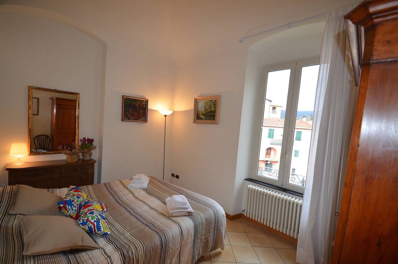 Ganze Wohnung, Altbau-Wohnung über zwei Etagen mit Dachterrasse, in herrschaftlichem Palazzo in Dolcedo, Dolcedo Gemeinde