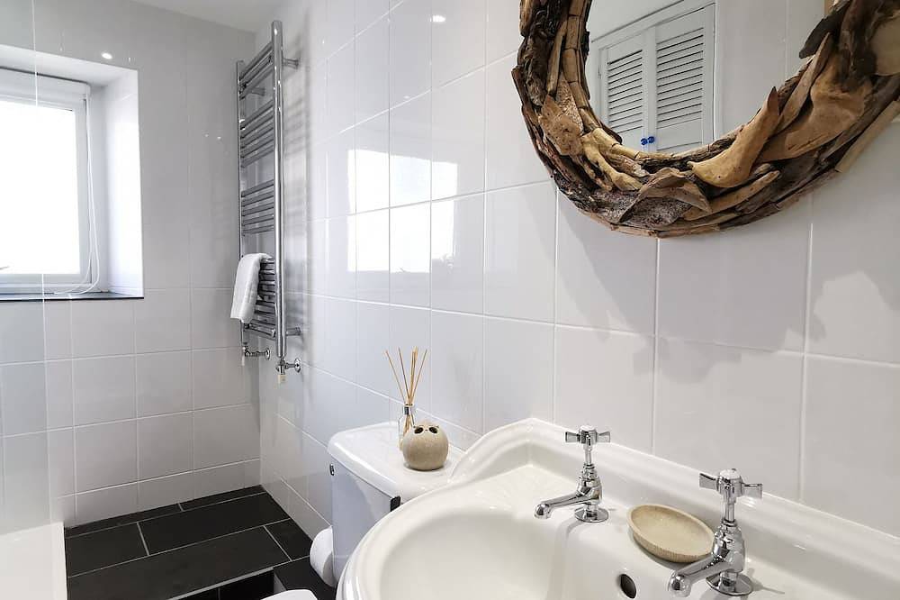 Beautifully presented former Fishermans Cottage and Pet Friendly in Newlyn, Cornwall