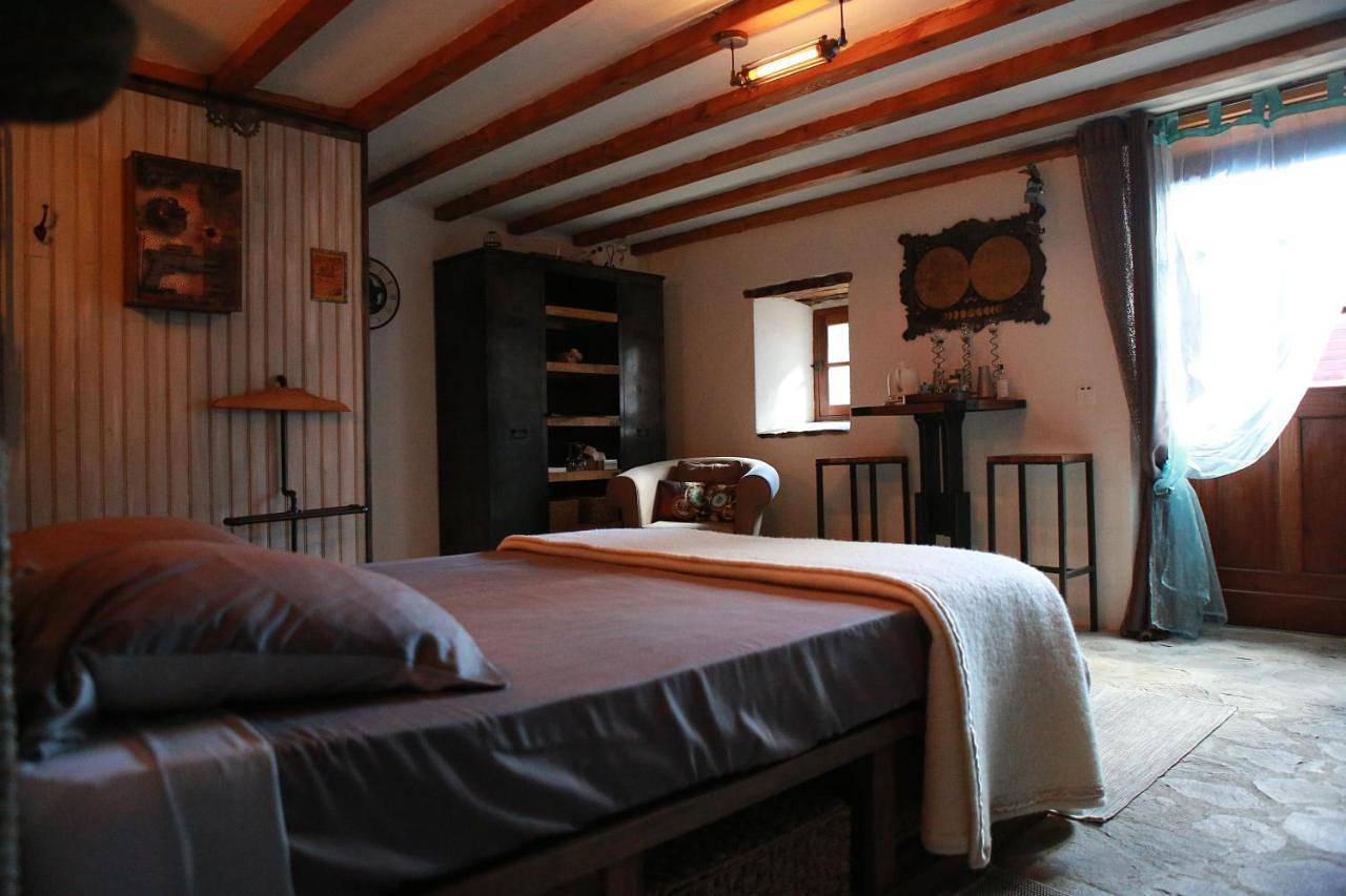 Family Room with Private Bathroom in Saint-Beauzire, Haute-Loire