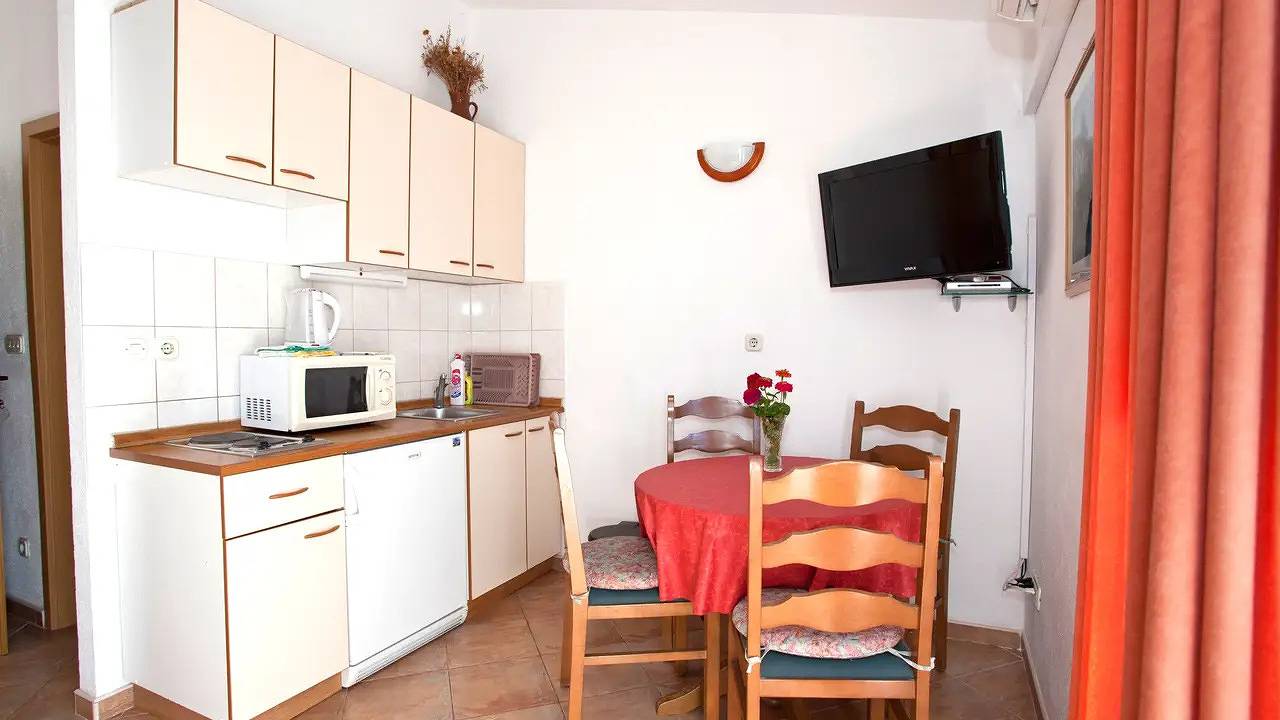 Hel ferieleilighet, Ferienwohnung für 4 Personen (29 m²) in Promajna in Promajna, Makarska Riviera