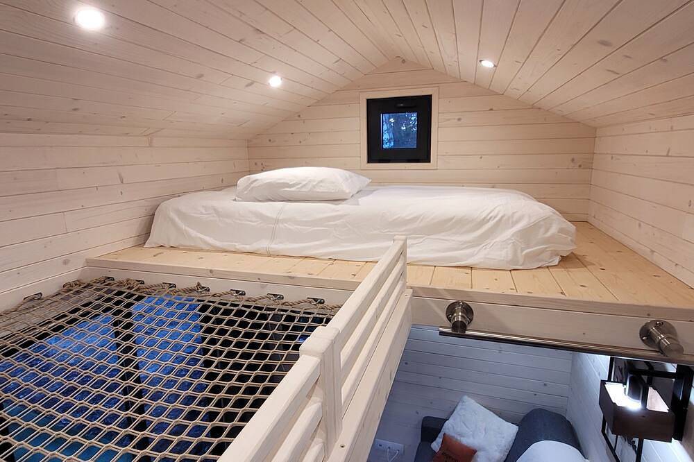 The Tiny House at Le Haras, with Jacuzzi in Avrillé, Angers region