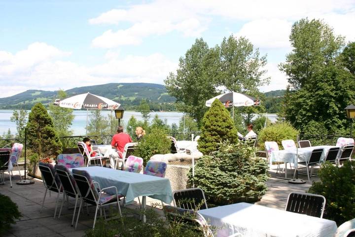 Hotel, mit Terrasse und Garten sowie Pool und Sauna in Irrsee - 3
