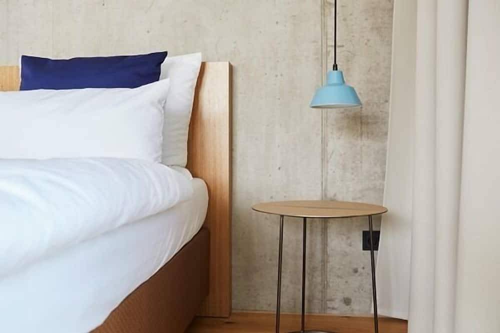 Ganze Wohnung, Apartment am Ufer, 37qm, 1 Schlafzimmer, 1 Wohn-/Schlafzimmer, Loggia, max. 3 Personen in Singen, Hegau