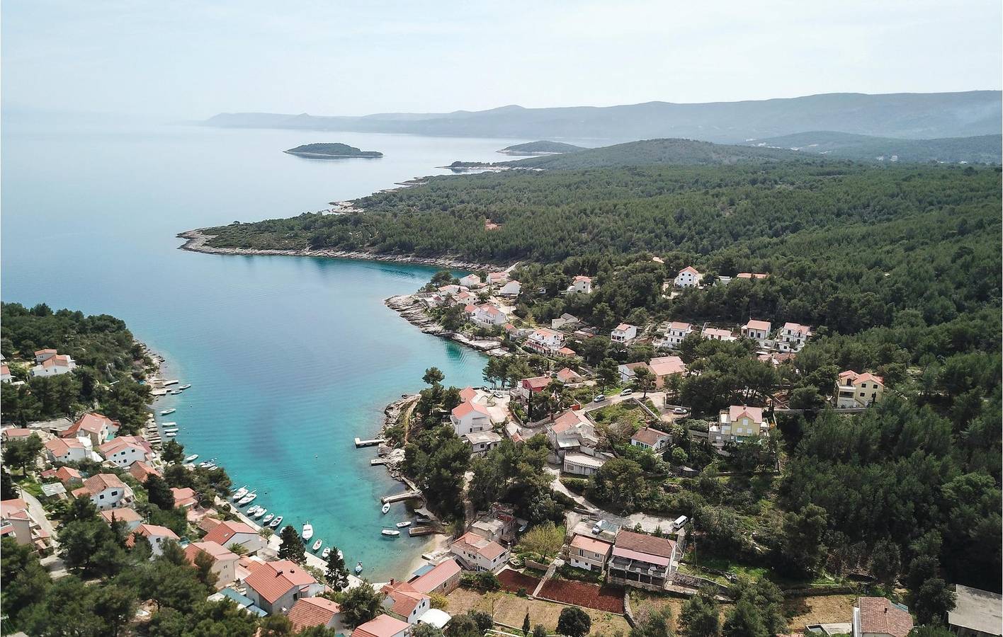Geräumige 2-Zimmer-Wohnung mit Pool und Terrasse, 2,5 km vom Strand entfernt in Vrboska, Hvar