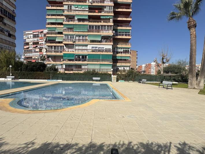 Apartamento vacacional entero, Precioso apartamento en Alicante de 3 habitaciones con vistas in El Cabo de las Huertas, Alicante