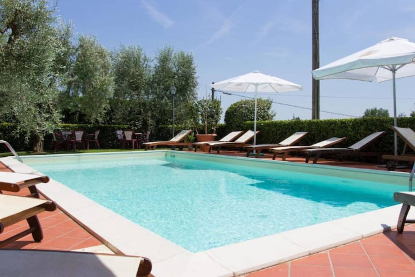 Entire apartment, Apartment 'Autunno' with Shared Pool, Wi-Fi and Air Conditioning in Massa e Cozzile, Pistoia Province