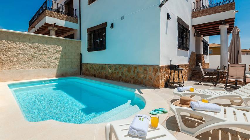 Casa rural para 8 personas, con Balcón/Terraza además de Jacuzzi y Piscina en Santa Elena