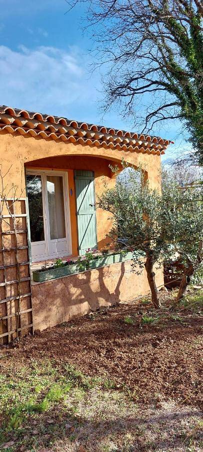 Maison d’hôte pour 2 personnes, avec jardin et piscine à Besse-sur-Issole