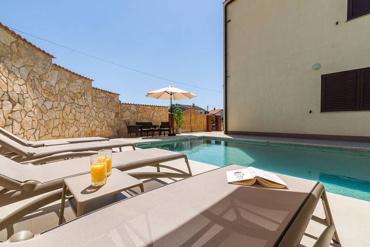 Villa pour 12 personnes, avec jardin et piscine à Loborika - 2