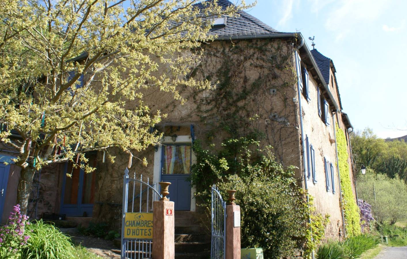 Les Chambres de Grandval : un pas de côté - Chambre Rossignol in Conques-en-Rouergue, Massif central
