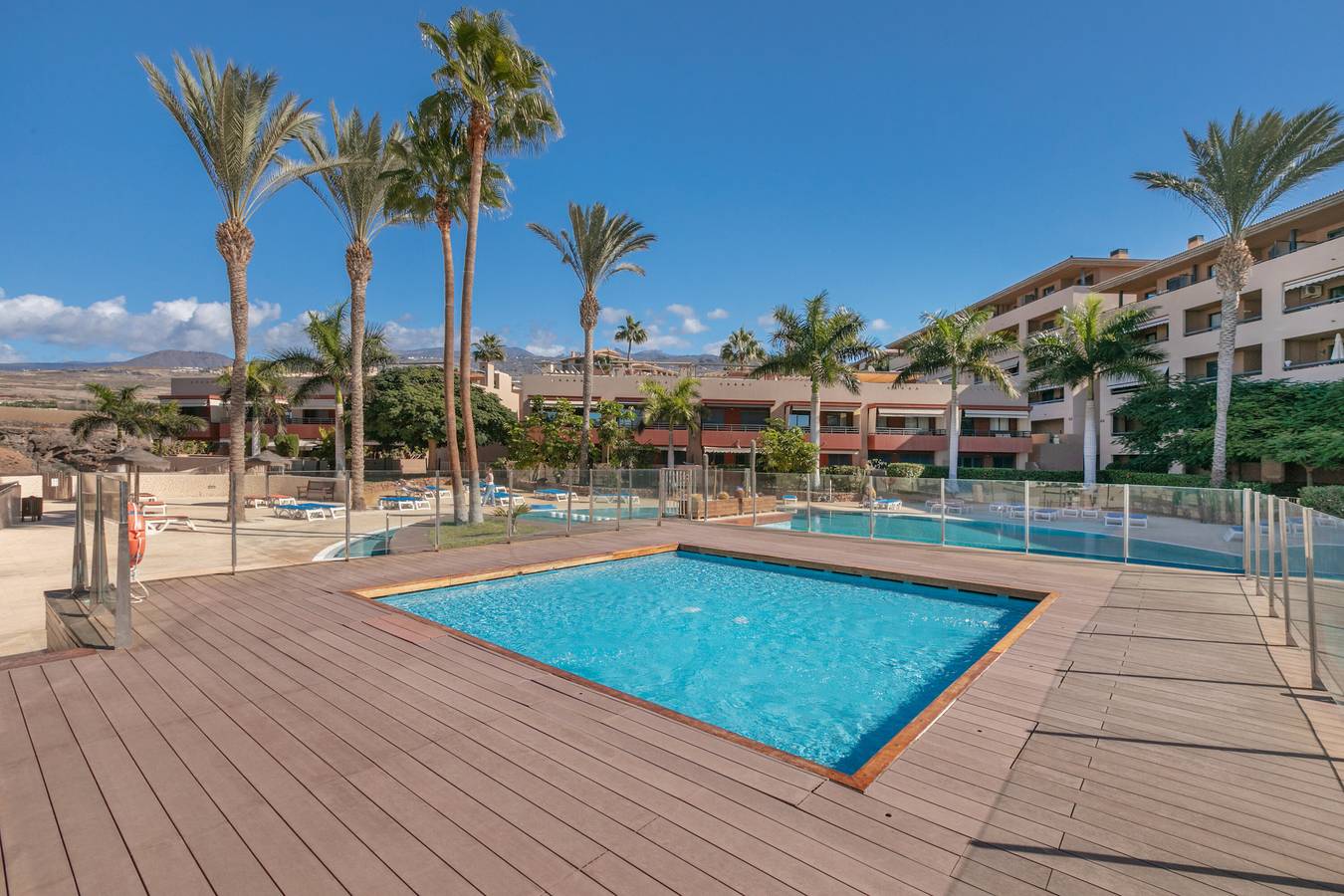 Entire apartment, Vacation Apartment 'Paradise Beach Bay' with Shared Pool, Wi-Fi and Air Conditioning in Playa Paraíso, Adeje