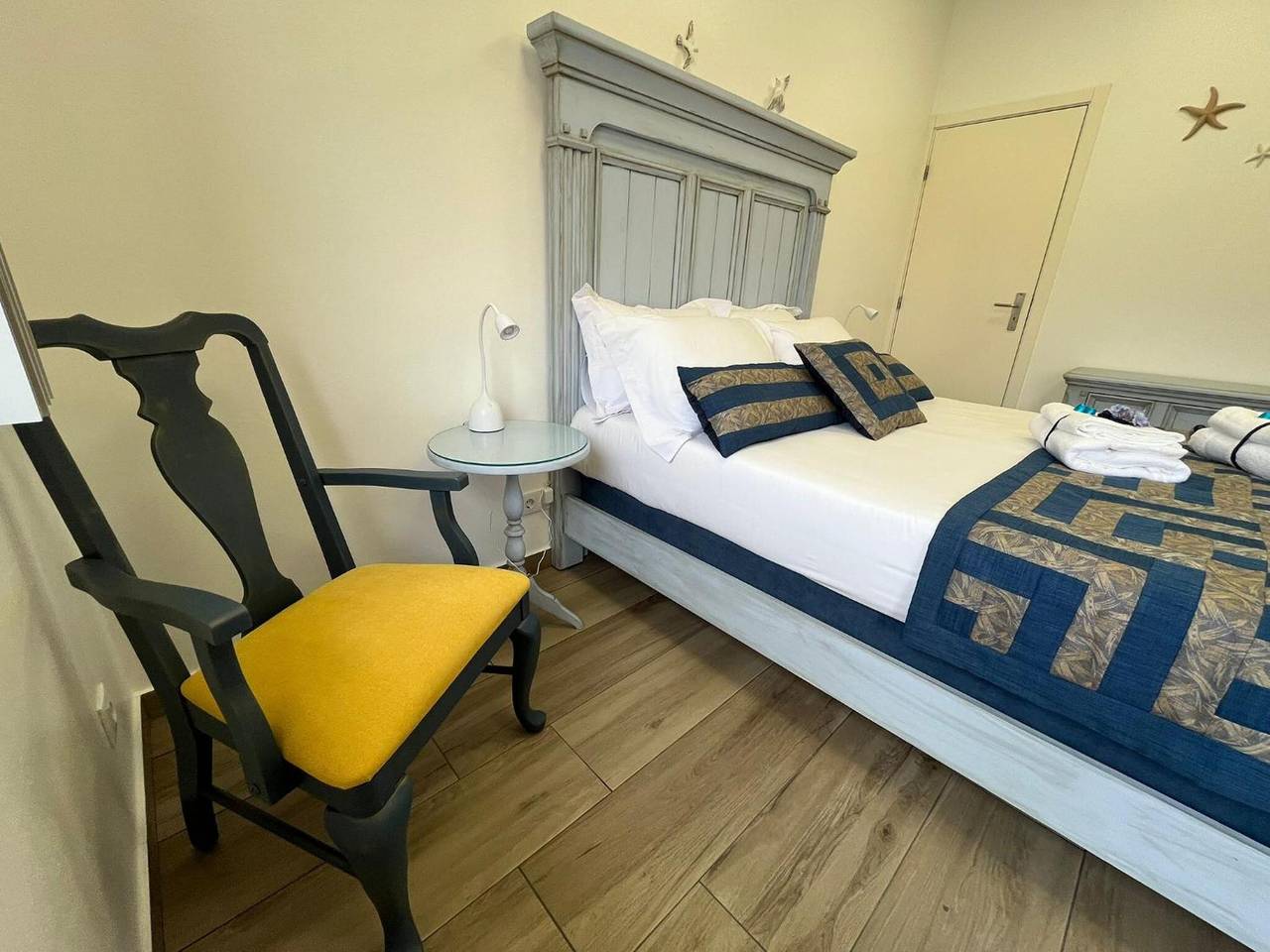 Apartamento inteiro, Apartamento 'Cantinho Da Maresia' com Vista Mar, Wi-Fi e Ar Condicionado in Porto Martins, Terceira