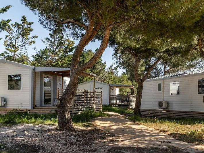 Mobil home pour 2 personnes, avec bassin pour enfant, animaux acceptés à Martigues - 2