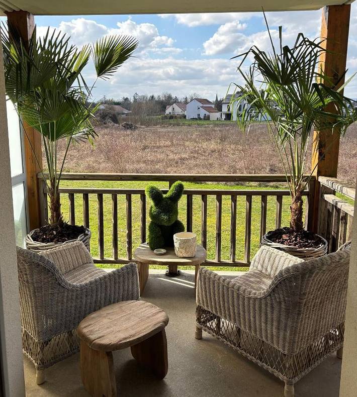 Gîte pour 4 personnes, avec vue et piscine ainsi que jardin et sauna à Levernois - 2