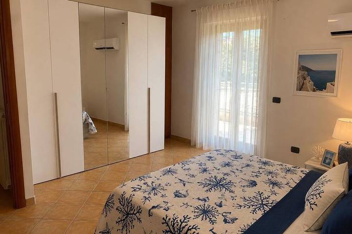 Detached cottage within walking distance of the sea. Ideal for families or several people. in Torre del Greco, Nationalpark Vesuv
