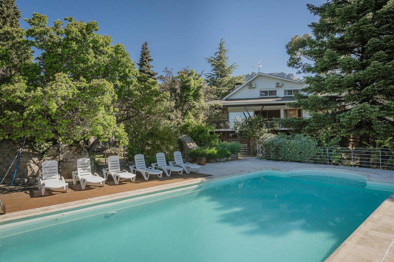 Villa Karina: Finca with Mountain Views, Private Pool and Wi-Fi in Valdemanco, Madrid Province