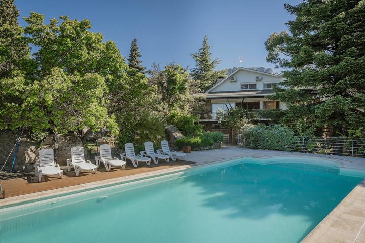 Casa rural para 14 personas, con Balcón y Jardín en Sierra Norte