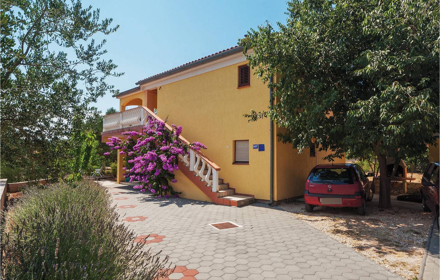 Gemütliche Ferienwohnung mit Terrasse, Parkplatz und WLAN – 2 km bis zur Küste in Obrovac, Zadar