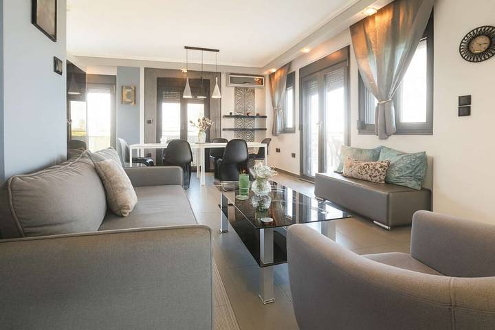 Villa Erytha - Serene Retreat with Views & Garden in Región de Thessaloniki