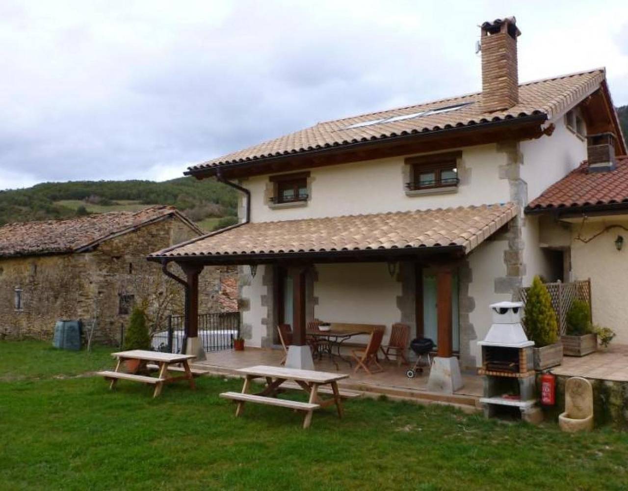 Country House 'Enarakabi' with Mountain View, Private Terrace and Wi-Fi in Lizoáin, Spanish Pyrenees
