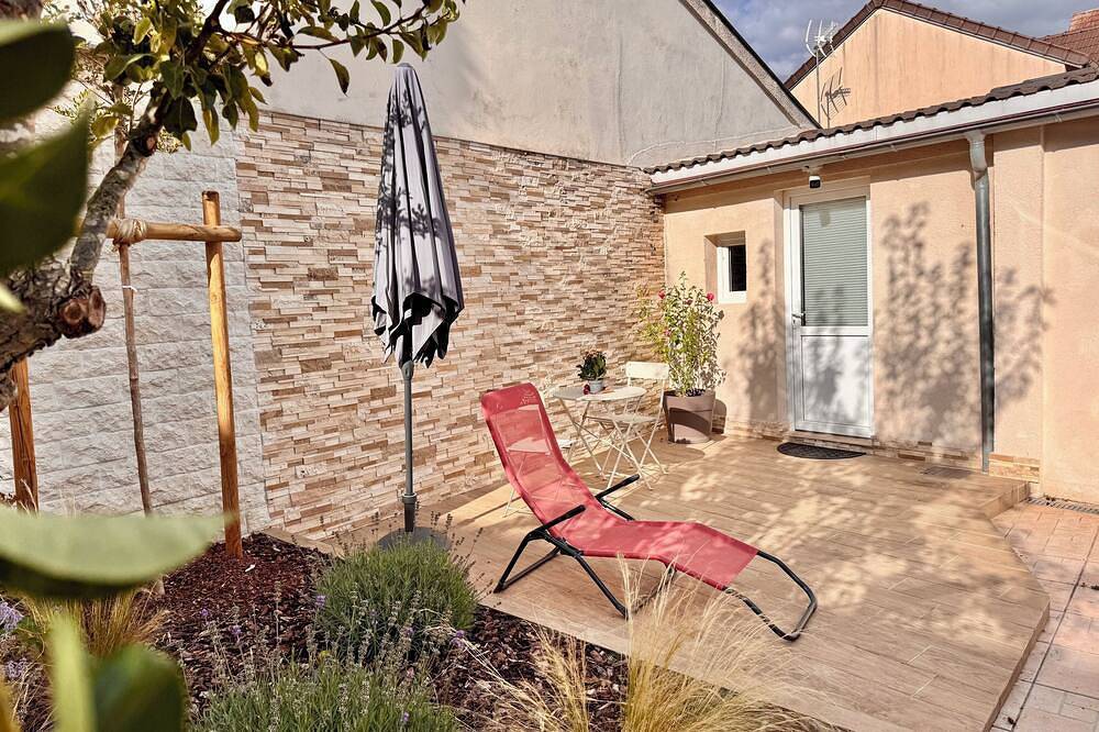 Appartement entier, Joli studio indépendant à Roissy-en-France / Aeroport Cdg avec terrasse privée in Roissy-en-France, Val-d'Oise