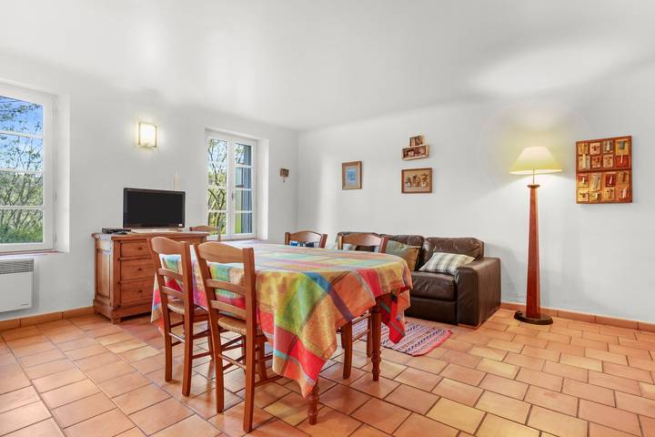 Holiday Home 'À La Ferme' with Shared Pool, Private Terrace and Wi-Fi in Taradeau, Draguignan regionen