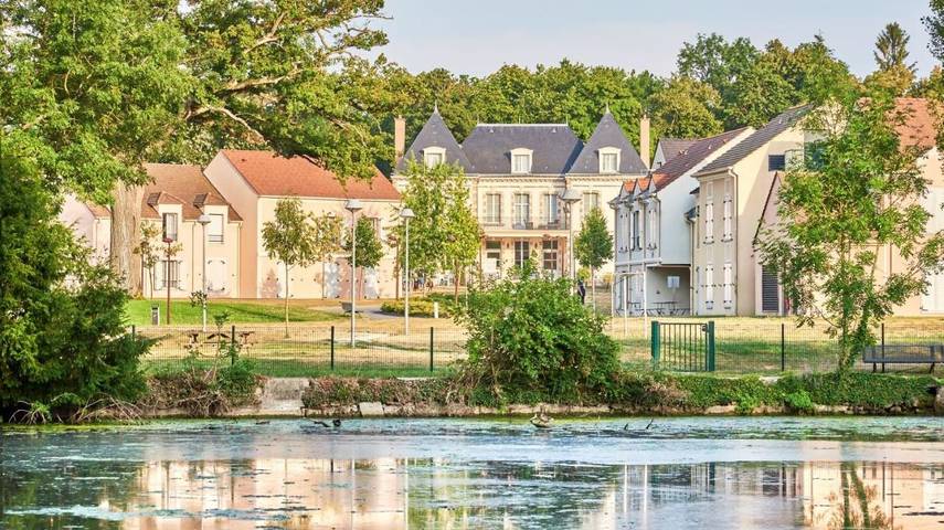 Hôtel pour 2 personnes, avec vue ainsi que jardin et piscine à Le Mée-sur-Seine - 2