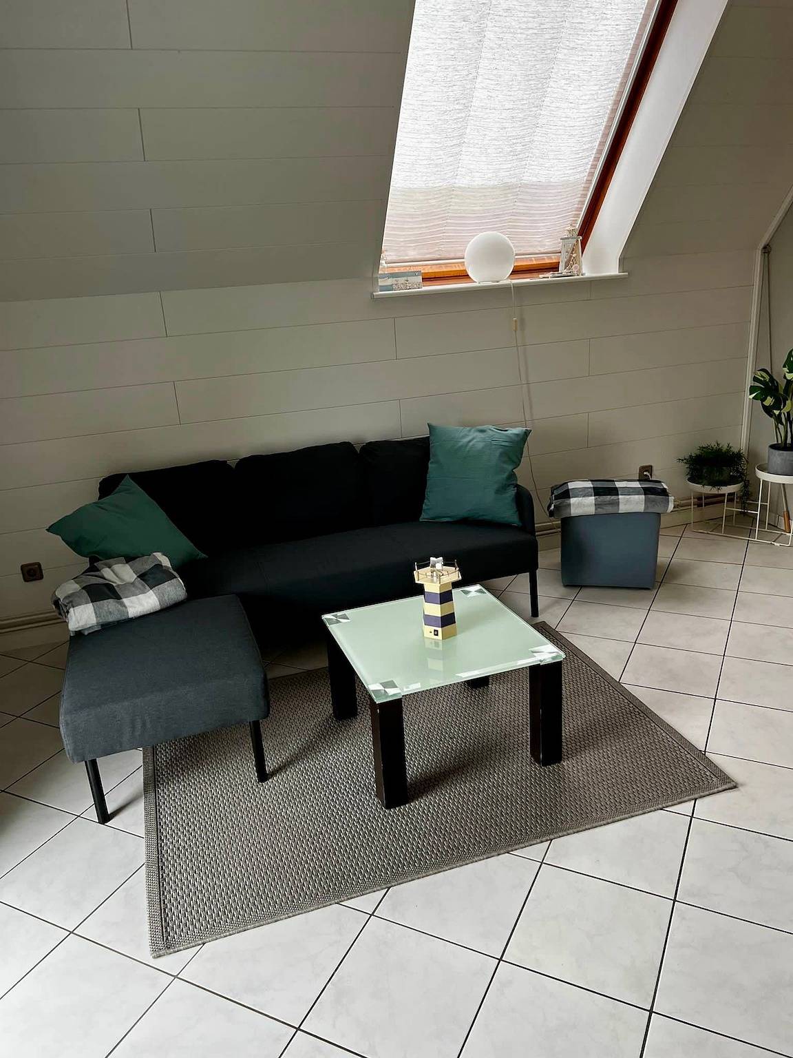 Ganze Ferienwohnung, Moderne, hundefreundliche Ferienwohnung mit Balkon in Friedrichskoog-Spitze, Friedrichskoog
