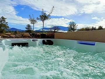 Gîte pour 4 personnes, avec jardin ainsi que jacuzzi et terrasse à Crestet