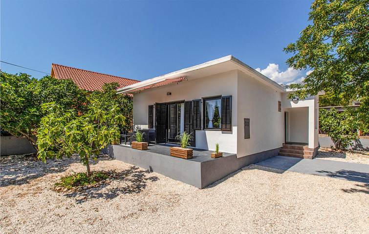 Ferienhaus für 6 Personen, mit Terrasse und Garten in Starigrad