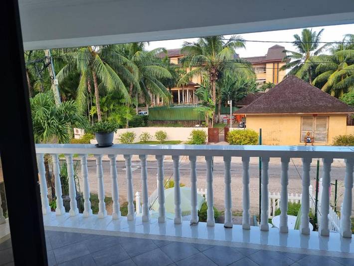 Gîte pour 4 personnes, avec jardin et vue dans Takamaka - 2