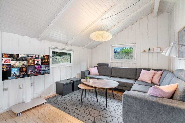 Schönes und gut gepflegtes Ferienhaus gelegen auf einem großen Naturgrundstück in Henne, Varde